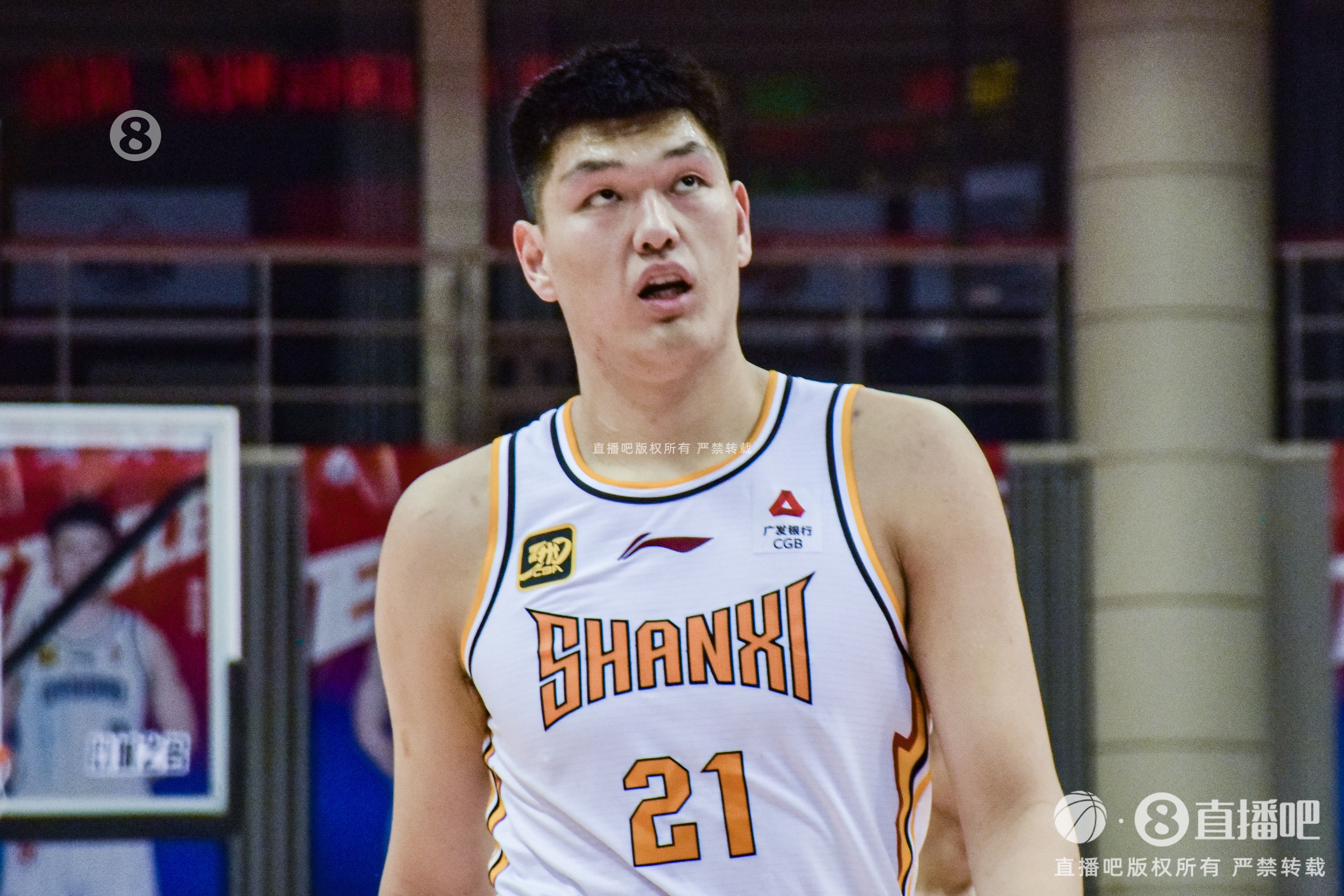 手活还得练练！刘传兴8中4拿到10分7板抢下4个前场板